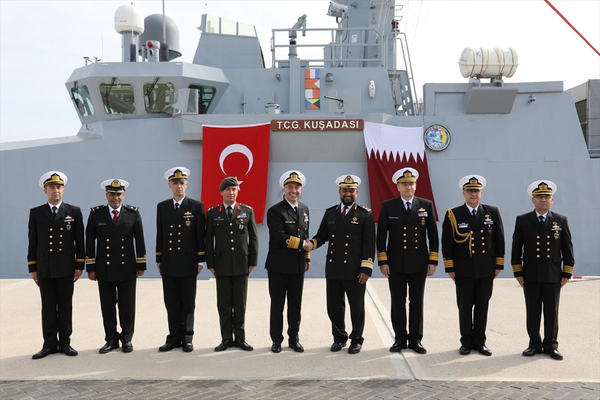 Katar'da resmi temaslara devam eden Deniz Kuvvetleri Komutanı Oramiral Ercüment Tatlıoğlu...