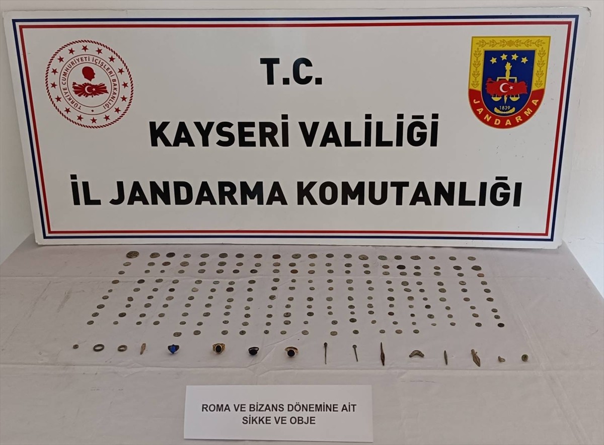 Kayseri'de tarihi eser olduğu değerlendirilen 208 obje ele geçirildi, 1 şüpheli yakalandı.