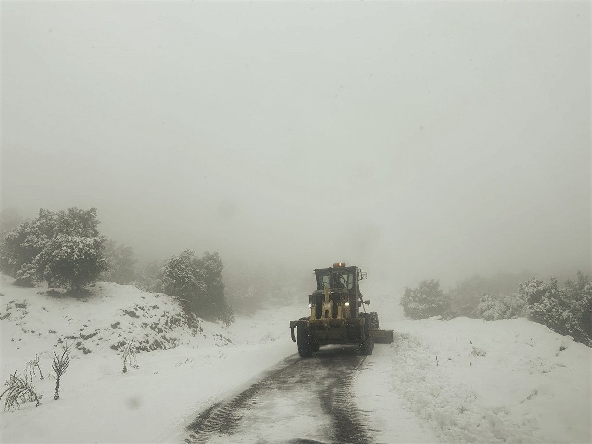 Kilis'in yüksek kesimlerinde kar yağışı etkili oldu.
