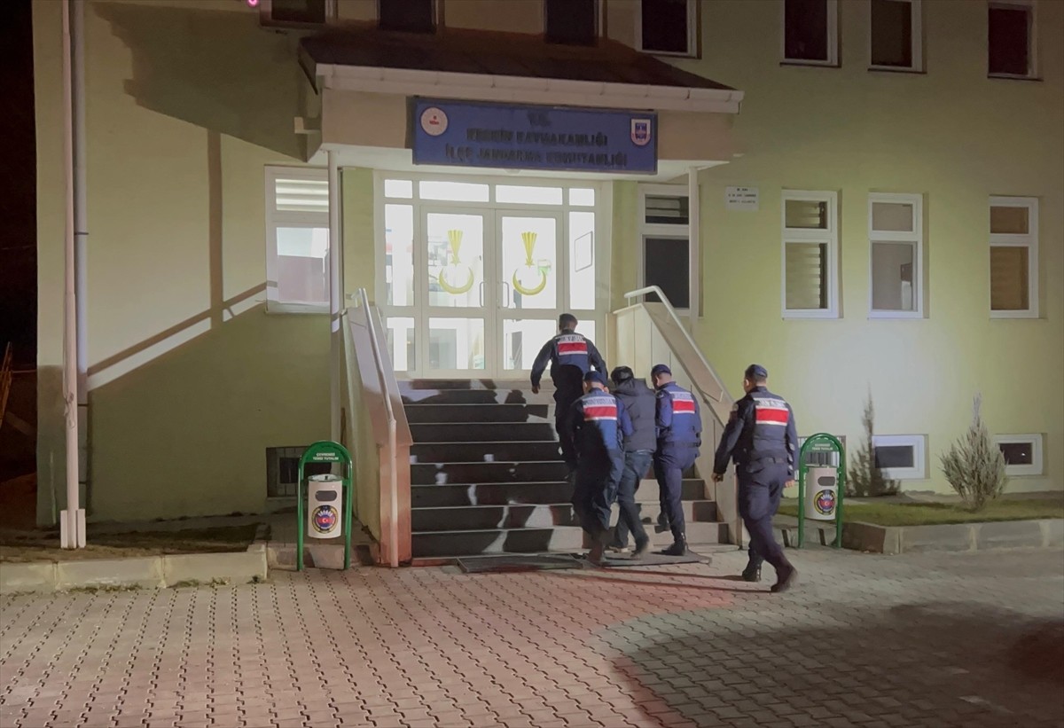 Kırıkkale'de FETÖ üyesi olduğu gerekçesiyle hakkında 6 yıl 3 ay kesinleşmiş hapis cezası bulunan...