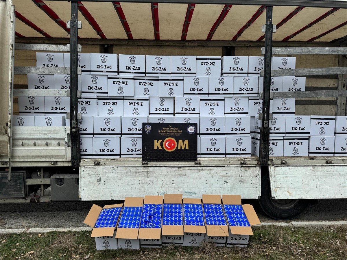 Konya'da düzenlenen kaçakçılık operasyonunda 4 şüpheli gözaltına alındı. Polis, 3 iş yeri, 1 depo...