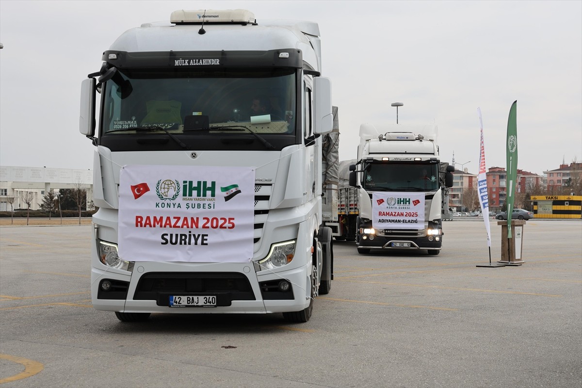 Konya'da hayırseverlerin katkılarıyla hazırlanan, gıda, soba ve iftarlık paketlerin yer aldığı...