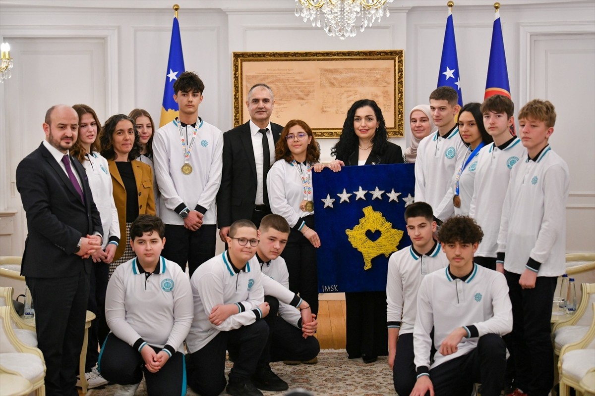Kosova Cumhurbaşkanı Vjosa Osmani, Hollanda'nın Lahey kentinde geçen yıl düzenlenen Uluslararası...