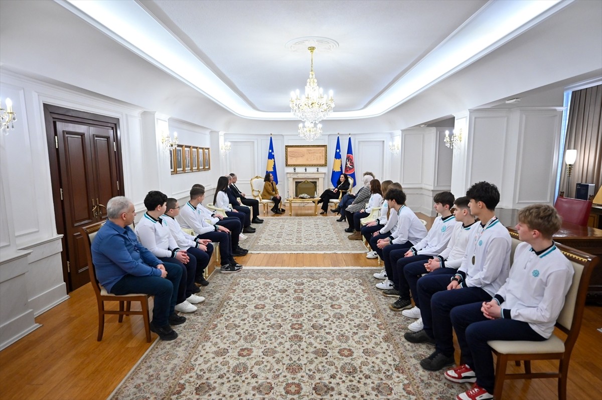 Kosova Cumhurbaşkanı Vjosa Osmani, Hollanda'nın Lahey kentinde geçen yıl düzenlenen Uluslararası...