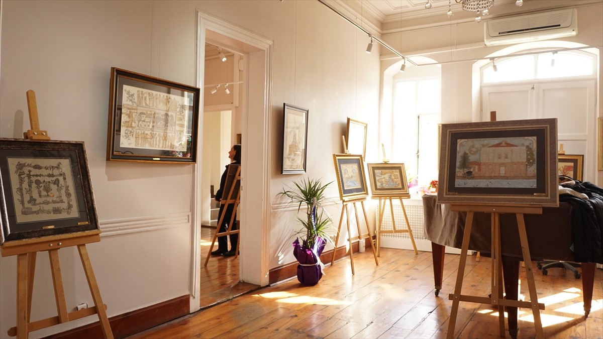 Kültür ve Turizm Bakanlığı Sanatçısı Göksel Sevim (sağda) ve öğrencilerinin, 15 yıllık emekle...