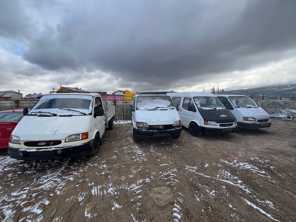 Kütahya'da trafikten çekme belgeli araçların şasi numaralarını değiştirip satışa çıkaranlara...