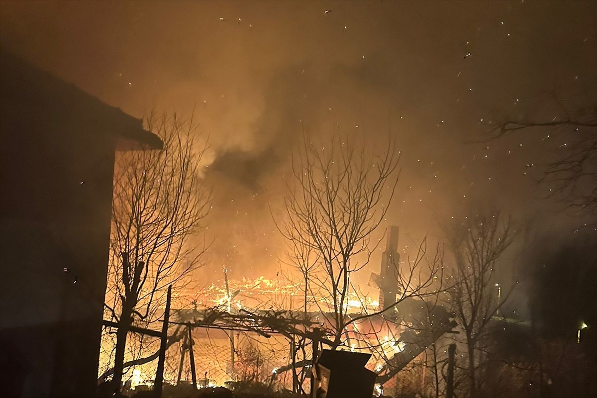 Kütahya'nın Tavşanlı ilçesinde evinde yangın çıkan Kıbrıs gazisi yaşamını yitirdi.