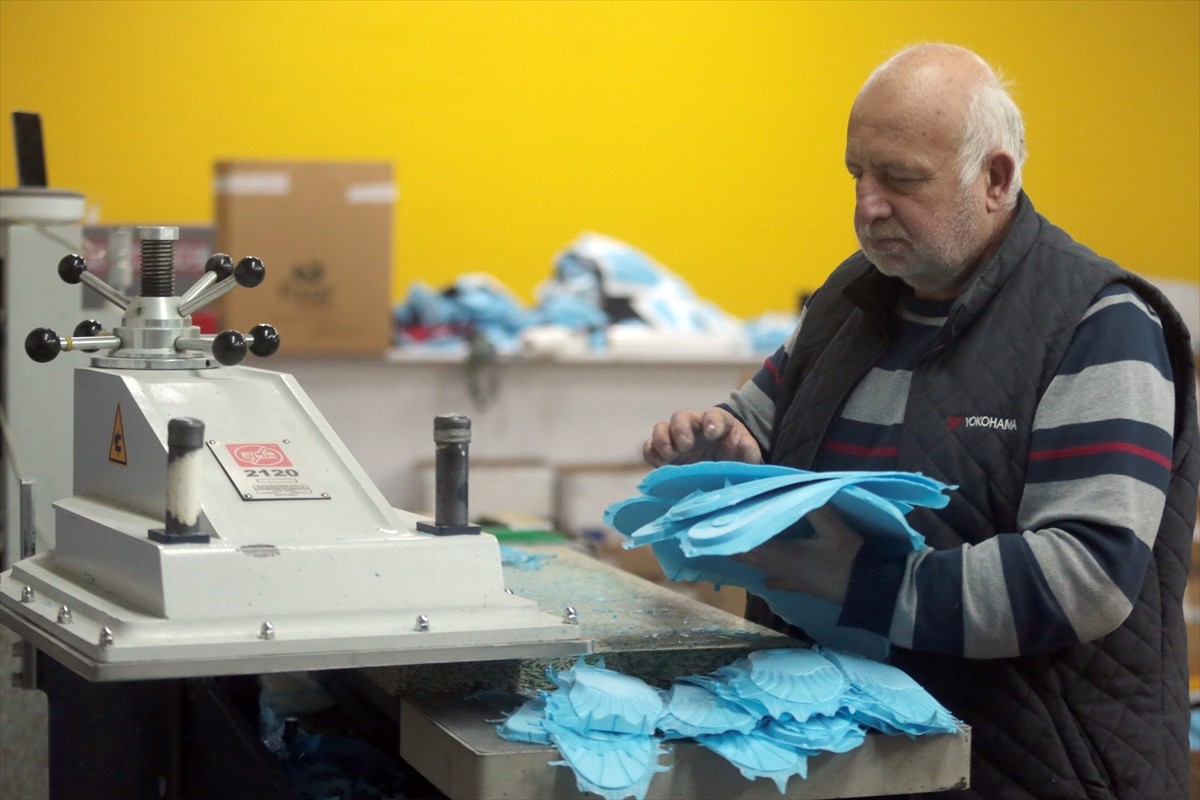 Kütahya'nın Tavşanlı ilçesinde kurulu tesis, yıllık 7 milyon çift ayakkabı tabanını ABD ve...