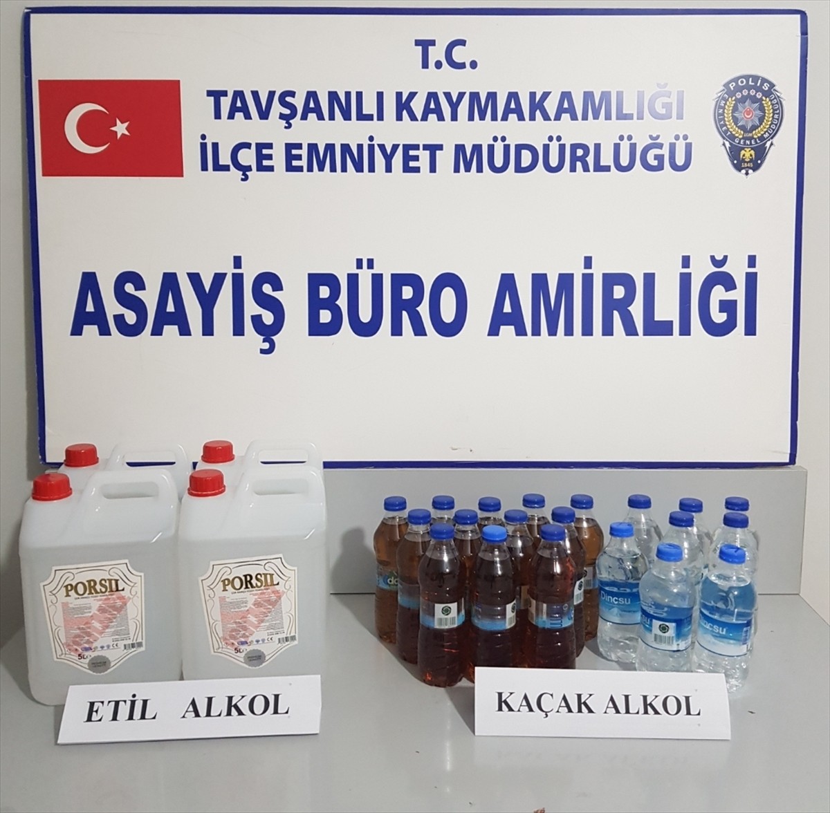 Kütahya’nın Tavşanlı ilçesinde, sahte içki üretip, sattığı iddia edilen bir zanlı gözaltına...