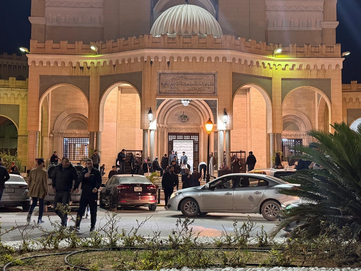 Libya genelinde Müslümanlar ramazan ayının ilk teravih namazını kılmak için camileri doldurdu....