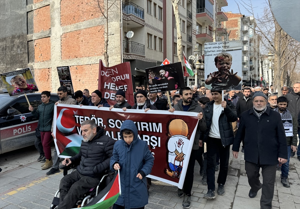 Malatya'da ABD Başkanı Donald Trump'ın Gazze'ye yönelik sözlerine tepki gösterildi. Milli Eğitim...