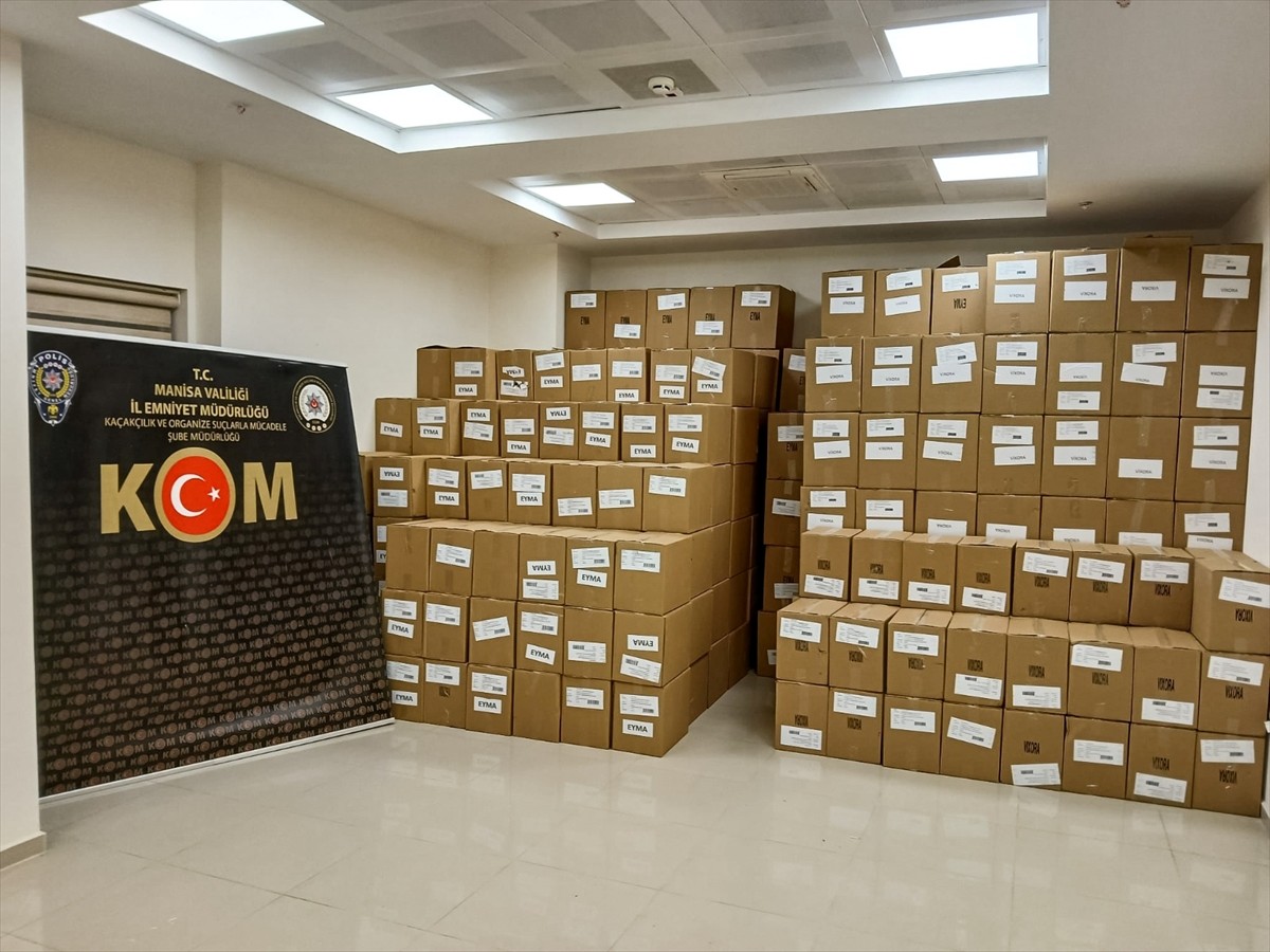 Manisa'nın Şehzadeler ilçesinde sahte içki operasyonunda 3 şüpheli gözaltına alındı. Operasyonda...