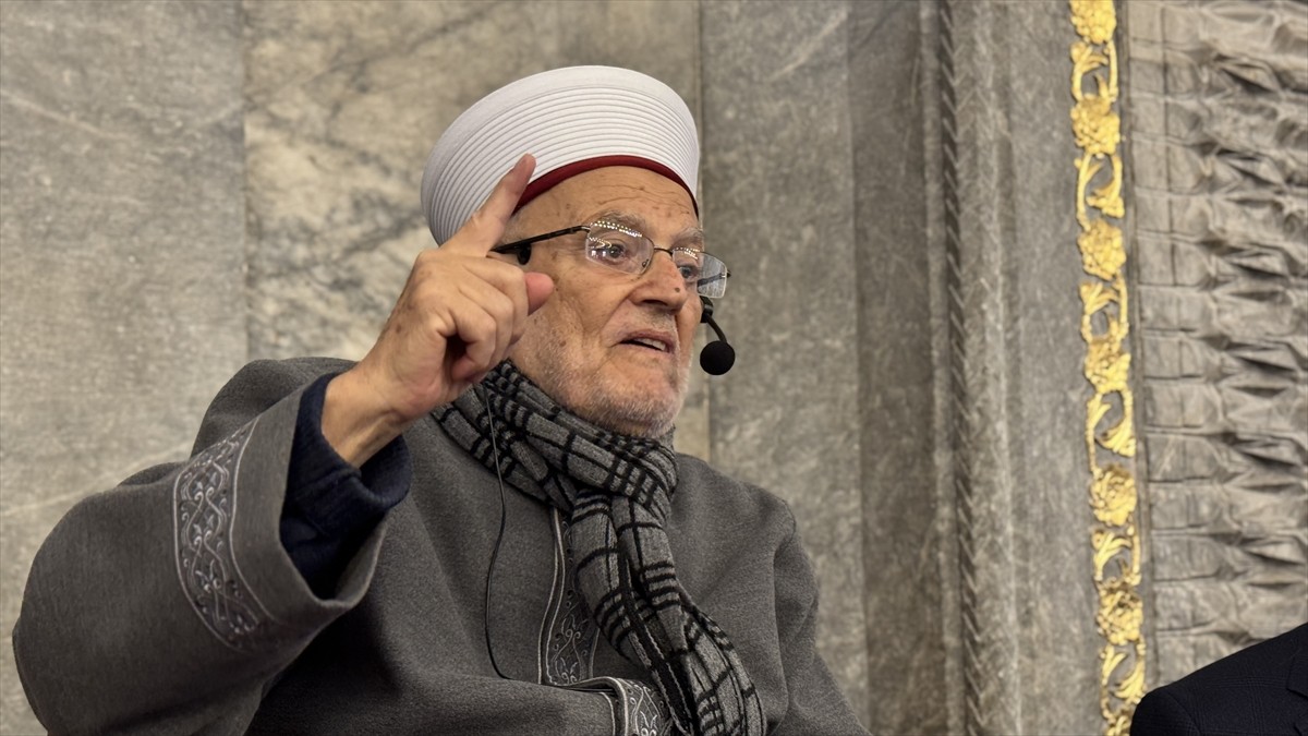 Mescid-i Aksa İmam Hatibi Şeyh İkrime Sabri, Siraç Derneğinin daveti üzerine geldiği Konya'da...