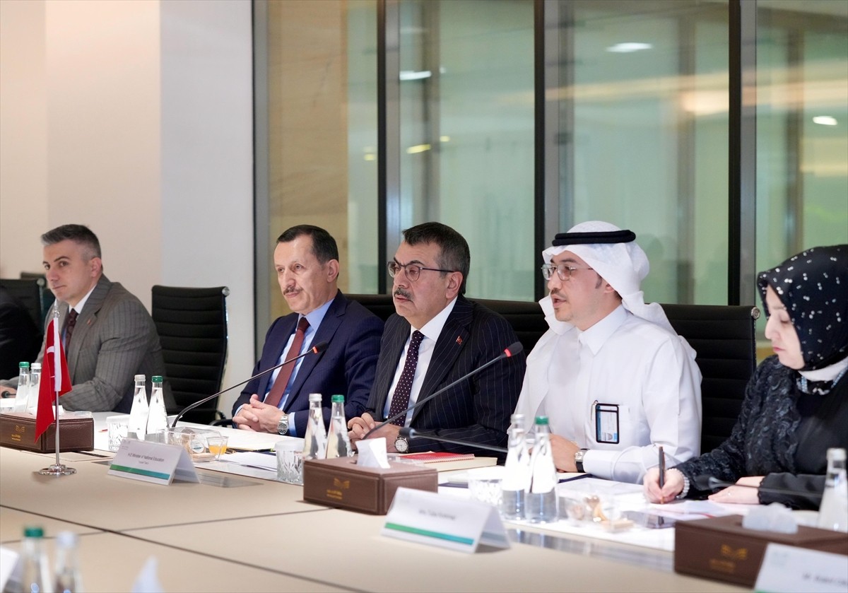 Milli Eğitim Bakanı Yusuf Tekin, çeşitli temaslarda bulunmak üzere gittiği Suudi Arabistan'da...