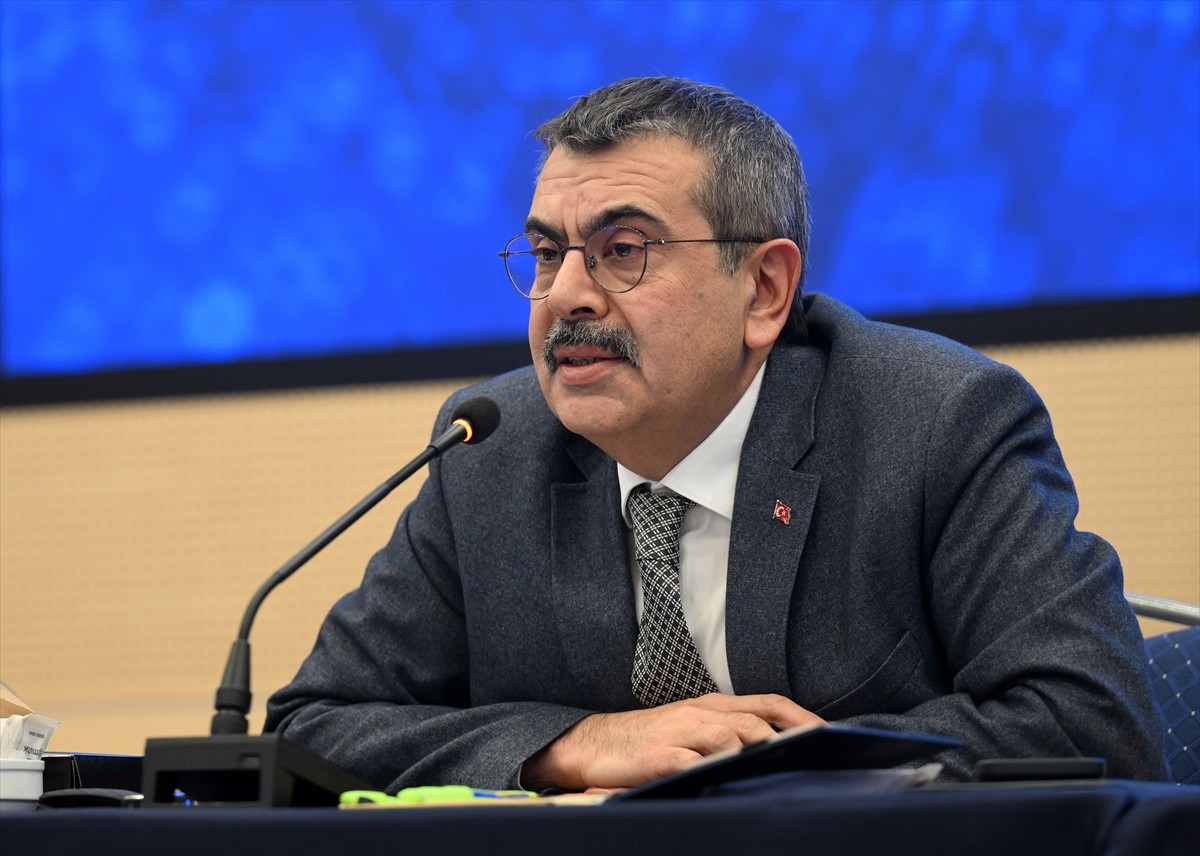 Milli Eğitim Bakanı Yusuf Tekin (ortada), Türkiye Odalar ve Borsalar Birliği'nde (TOBB) düzenlenen...