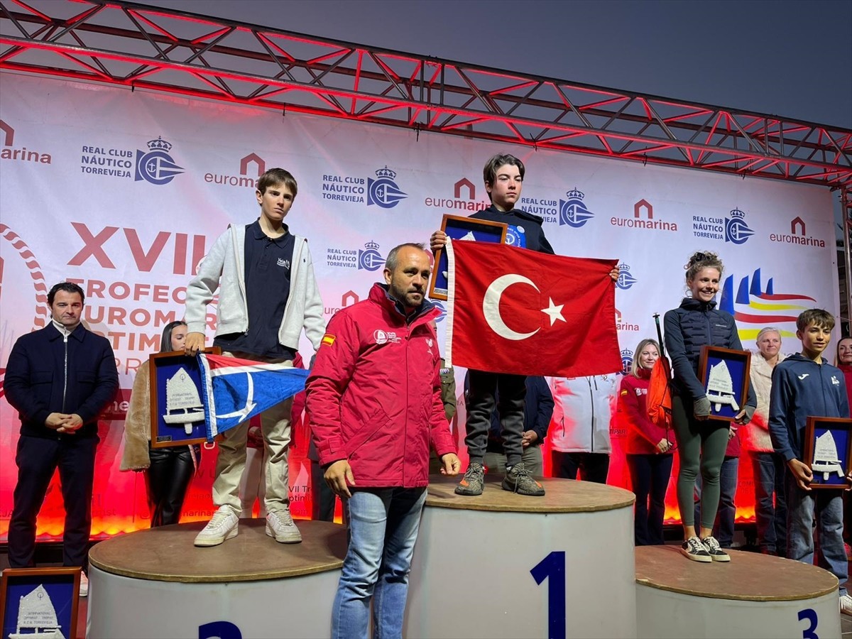 Milli yelkenci Mehmet Erkut Budak, 17. Euromarina Optimist Torrevieja Yarışı'nda altın madalya...