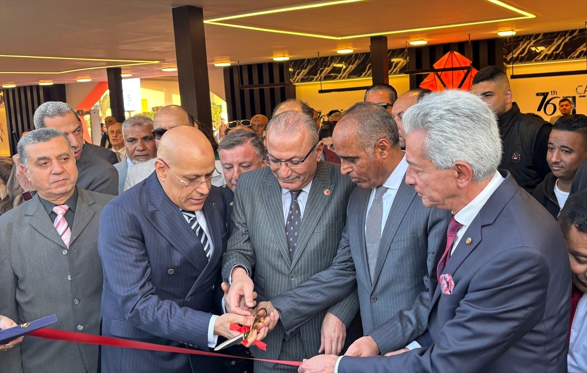 Mısır'ın başkenti Kahire'de düzenlenen "Cairo Fashion and Tex Fuarı"na katılan 15 Türk firması...