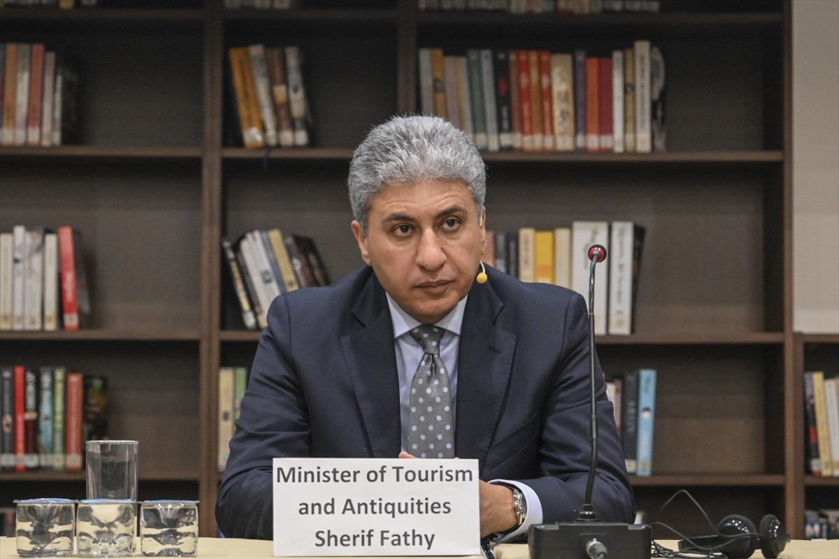 Mısır Eski Eserler ve Turizm Bakanı Şerif Fethi, İstanbul'da düzenlenen Doğu Akdeniz Uluslararası...