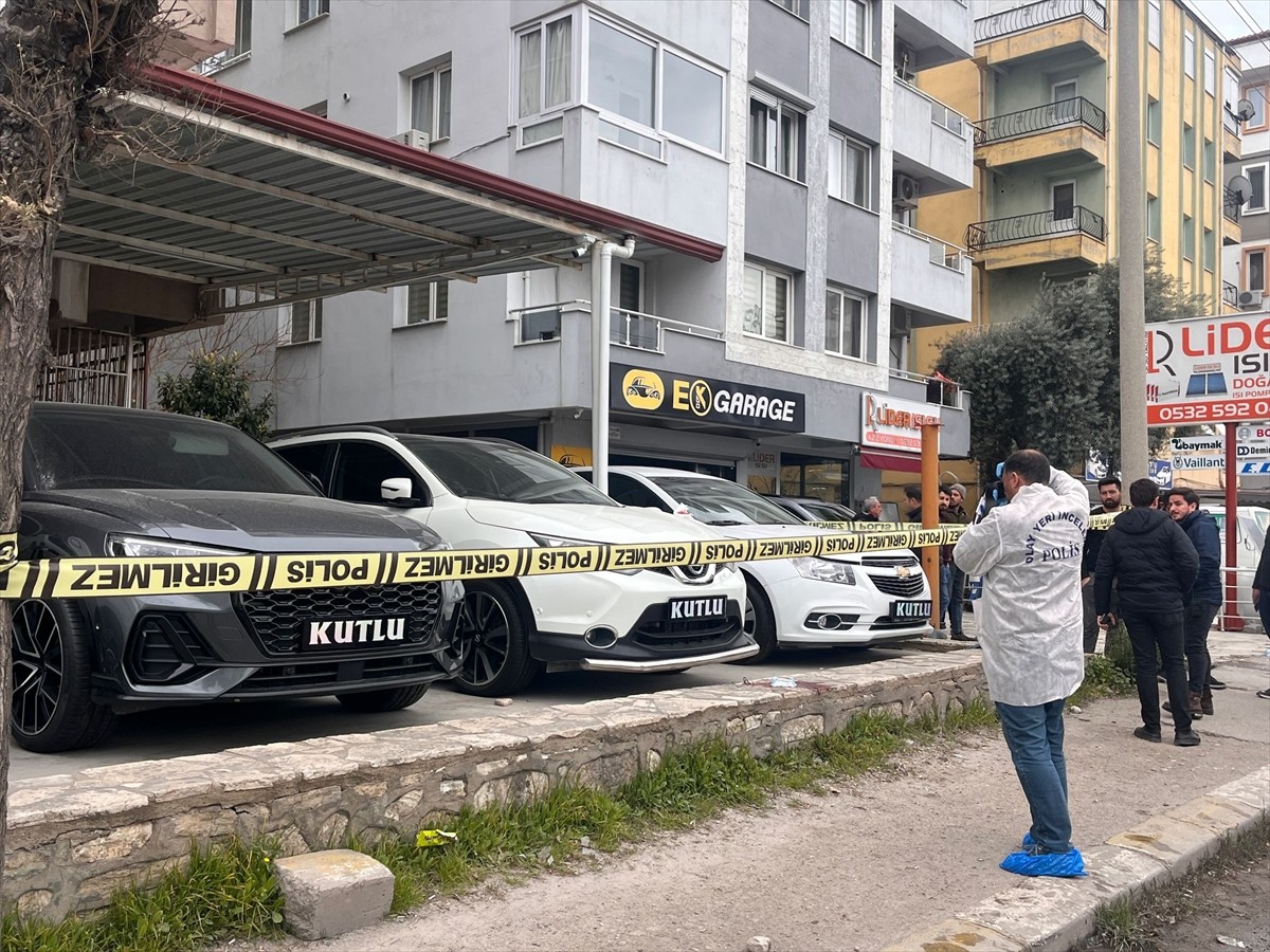 Muğla'nın Milas ilçesinde, silahla vurulan kişi hayatını kaybetti. İhbar üzerine bölgeye 112 Acil...