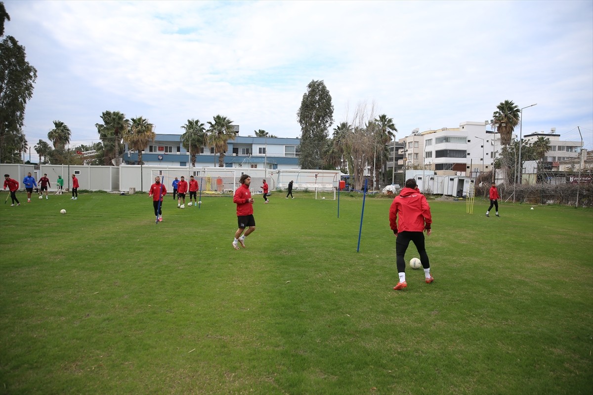 Nesine 2. Lig ekiplerinden İskenderunspor, yeni stadının açılışını Süper Lig ekiplerinden...
