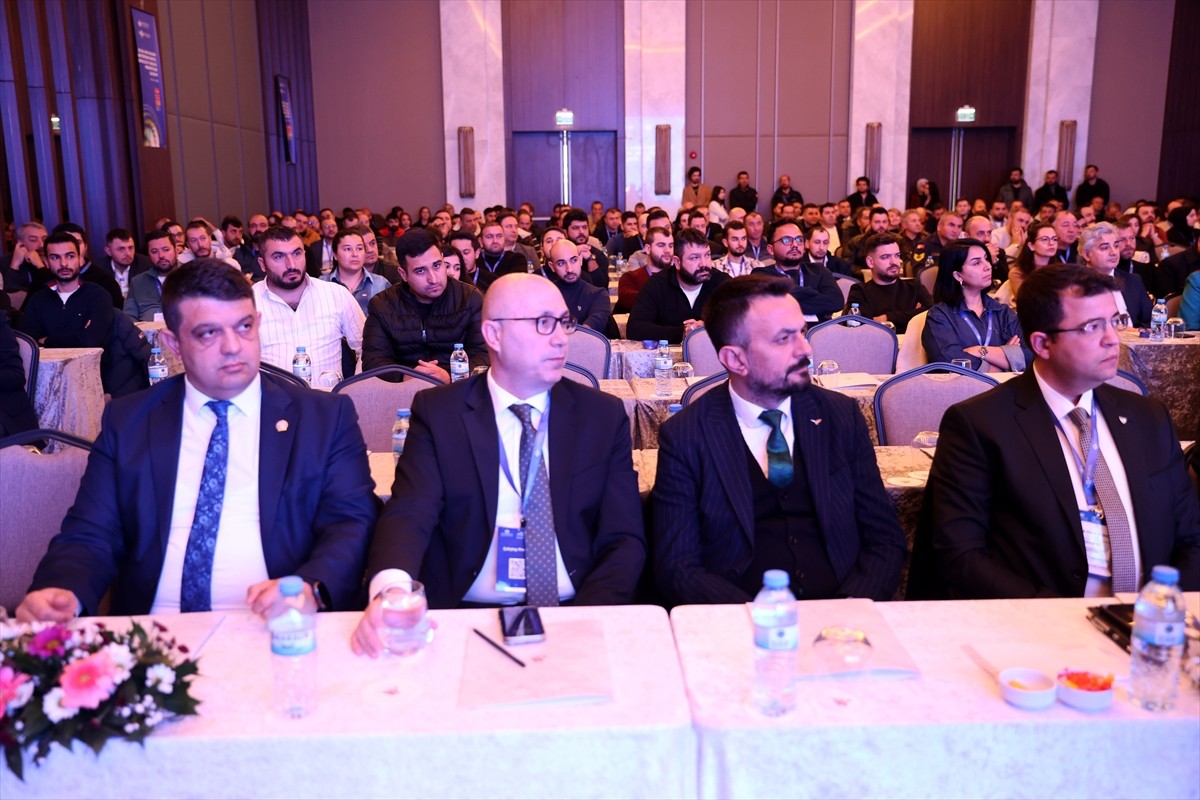 Nevşehir'de düzenlenen "Sıcak Hava Balonu Sektöründe Emniyet, Teknoloji ve Gelecek Perspektifleri"...