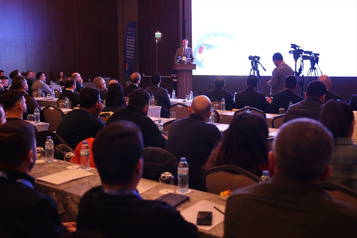 Nevşehir'de düzenlenen "Sıcak Hava Balonu Sektöründe Emniyet, Teknoloji ve Gelecek Perspektifleri"...