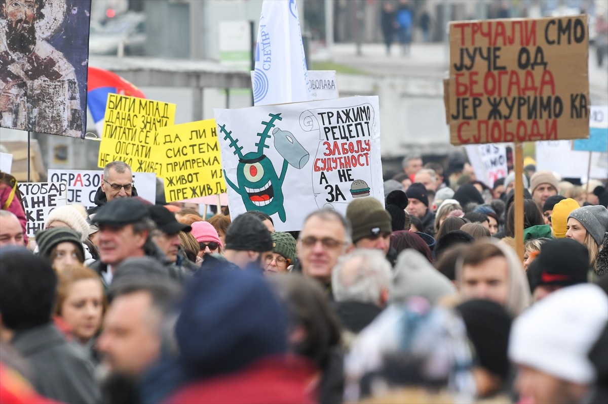 Novi Sad kentindeki tren istasyonunda 1 Kasım 2024'te beton sundurmanın çöktüğü ve 15 kişinin...