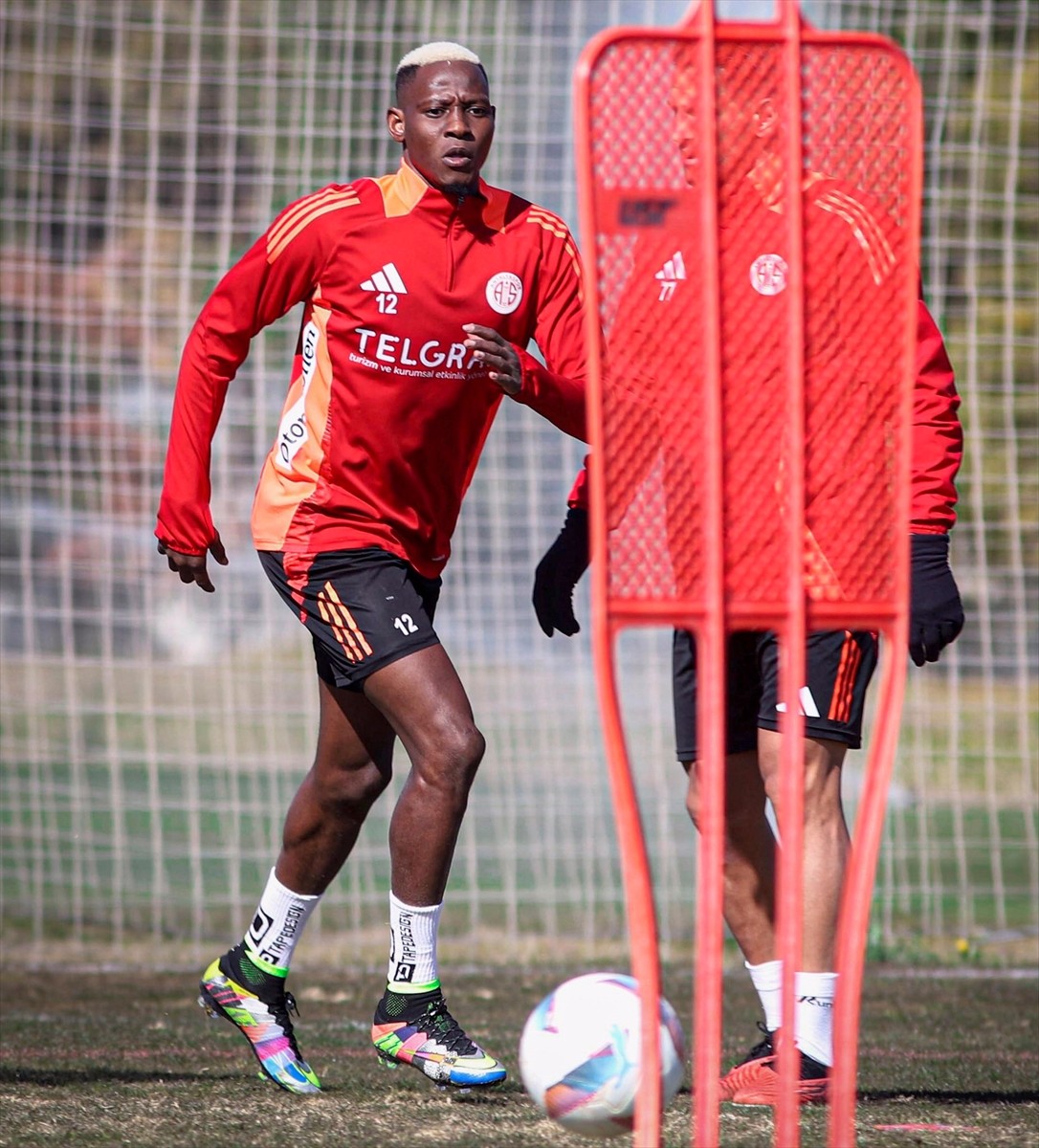 Onvo Antalyaspor, Trendyol Süper Lig'in 24'üncü haftasında Adana Demirspor ile 14 Şubat Cuma günü...