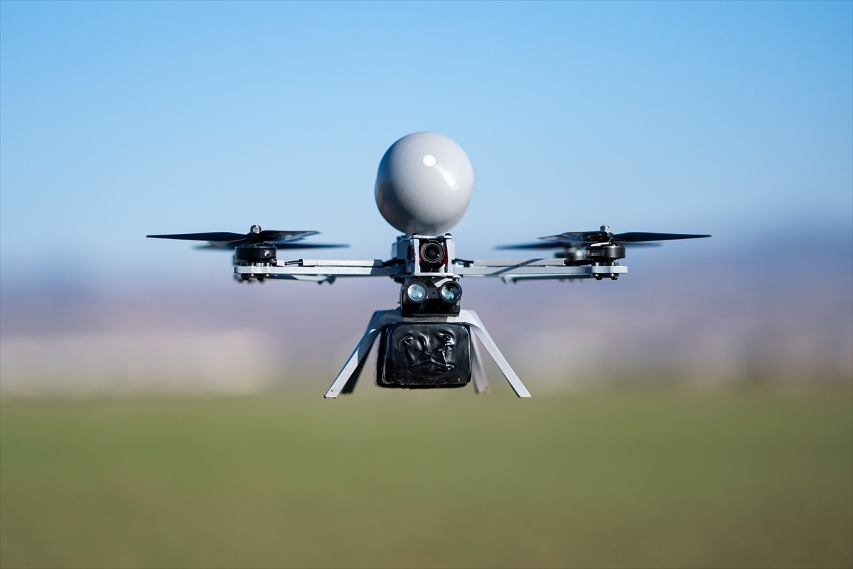 Operatörün sanki dronun içindeymiş gibi uçuş yapmasını sağlayan ve muharebe sahalarında kullanımı...