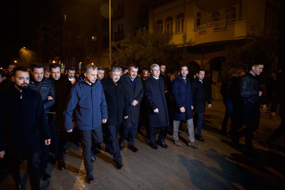 Osmaniye'de 6 Şubat 2023'teki depremlerde hayatını kaybedenler için afetin meydana geldiği saat...