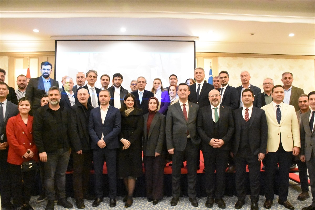 Özbekistan'da faaliyet gösteren Türk iş adamları tarafından, görev süresi sona eren Türkiye'nin...