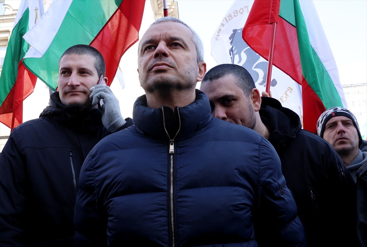 Parlamentoda grubu olan Rusya yanlısı muhalif Vızrajdane (Yeniden Doğuş) Partisi, Bulgaristan'ın...