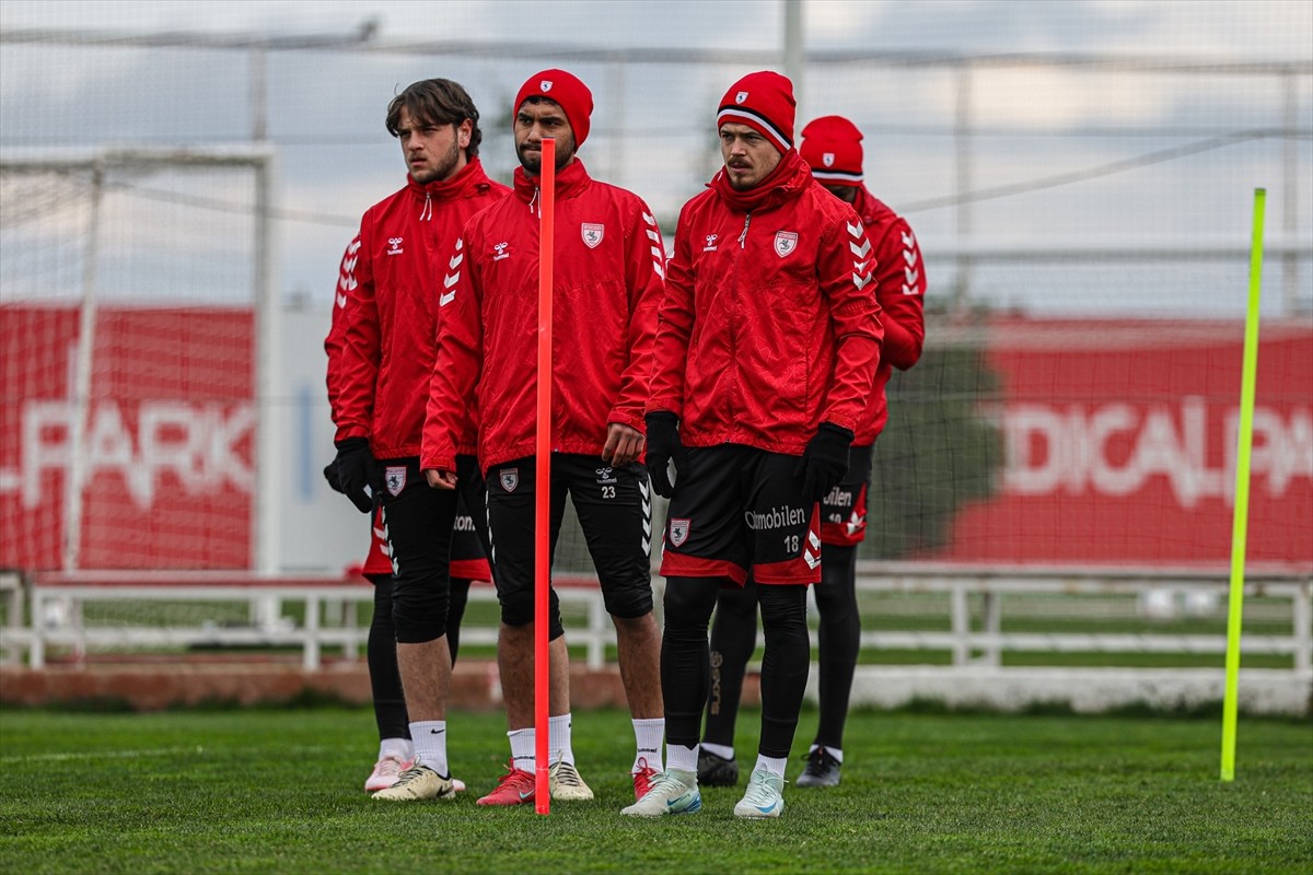 Reeder Samsunspor, Trendyol Süper Lig'in 24. haftasında deplasmanda oynayacağı TÜMOSAN Konyaspor...