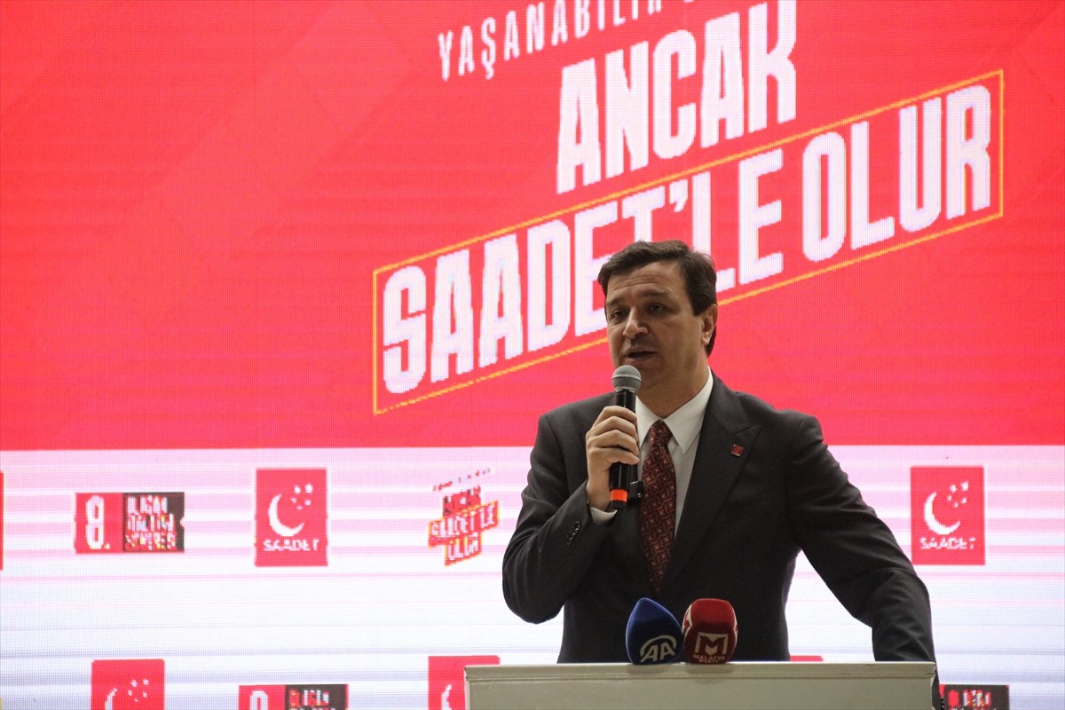 Saadet Partisi Genel Başkanı Mahmut Arıkan, partisinin Battalgazi Şehit Oğuzhan Günaydın Konferans...