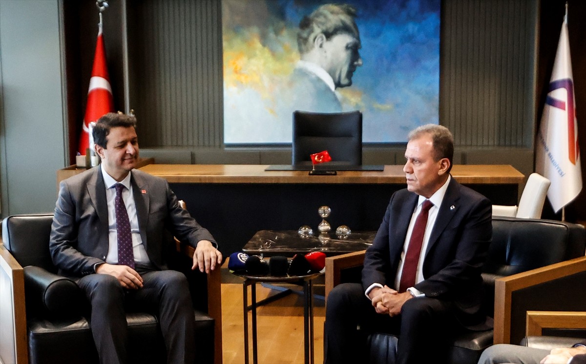 Saadet Partisi Genel Başkanı Mahmut Arıkan (solda), Mersin Büyükşehir Belediye Başkanı Vahap...