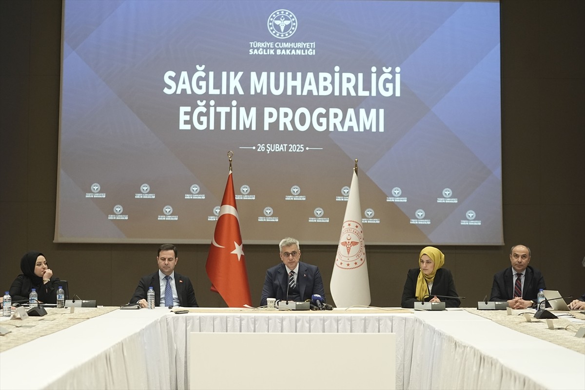 Sağlık Bakanı Kemal Memişoğlu (ortada), Bakanlık Bilkent Yerleşkesi'nde düzenlenen Sağlık...