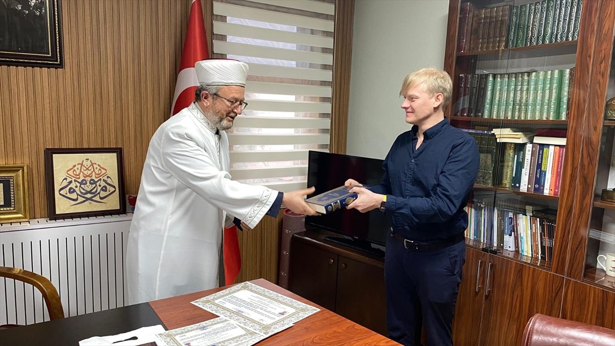 Sakarya'da Türk kadınla evlenme kararı alan Finlandiyalı Johan Österman, İslamiyet'i seçti....