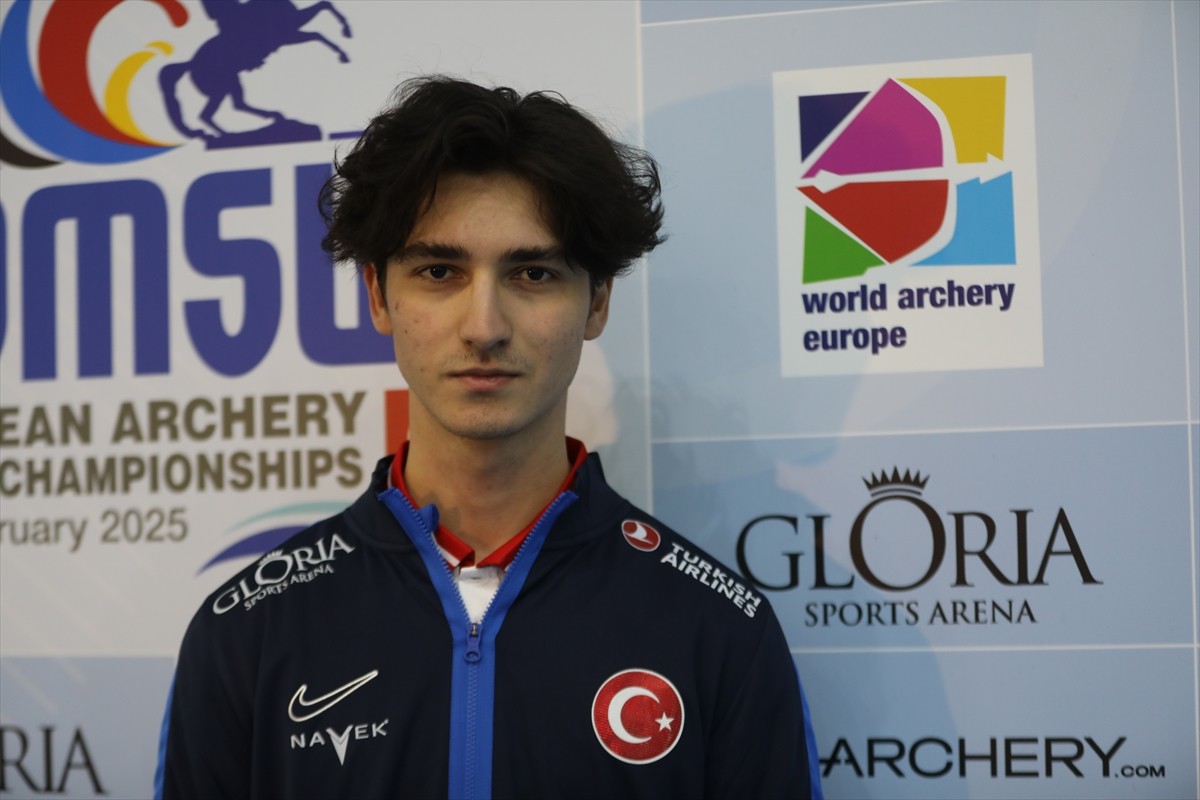 Samsun'da devam eden 2025 Avrupa Salon Okçuluk Şampiyonası'nda mücadele eden milli sporcular, hem...