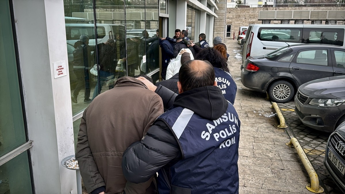 Samsun'da usulsüz sağlık raporu düzenledikleri iddiasıyla aralarında 1 doktorun da bulunduğu 8...