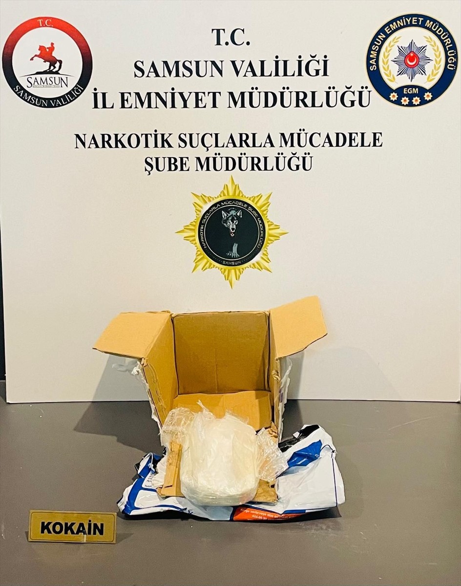 Samsun'un Atakum ilçesinde kargoyla gönderilen pakette uyuşturucu ele geçirilmesiyle ilgili 2...