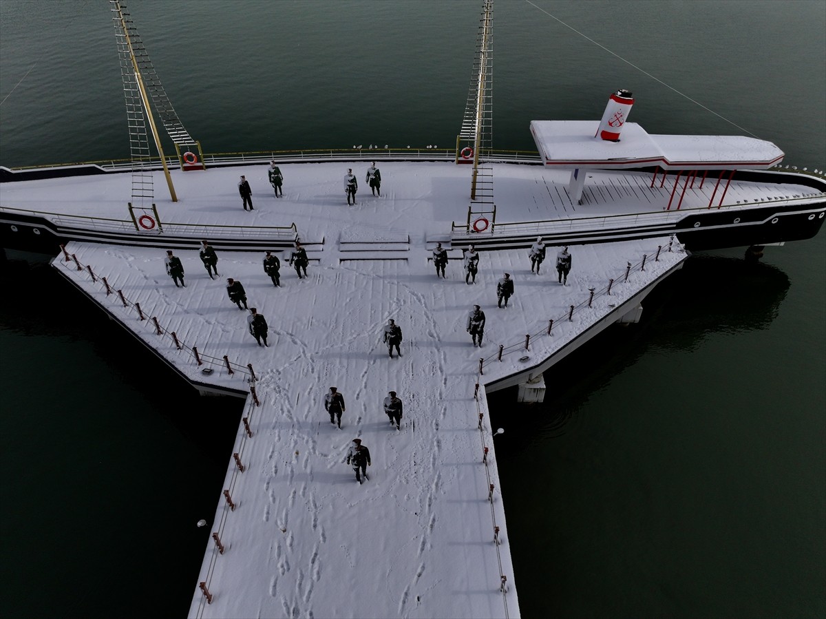 Samsun'un simgelerinden olan ve Gazi Mustafa Kemal Atatürk ile 18 silah arkadaşının bal mumu...