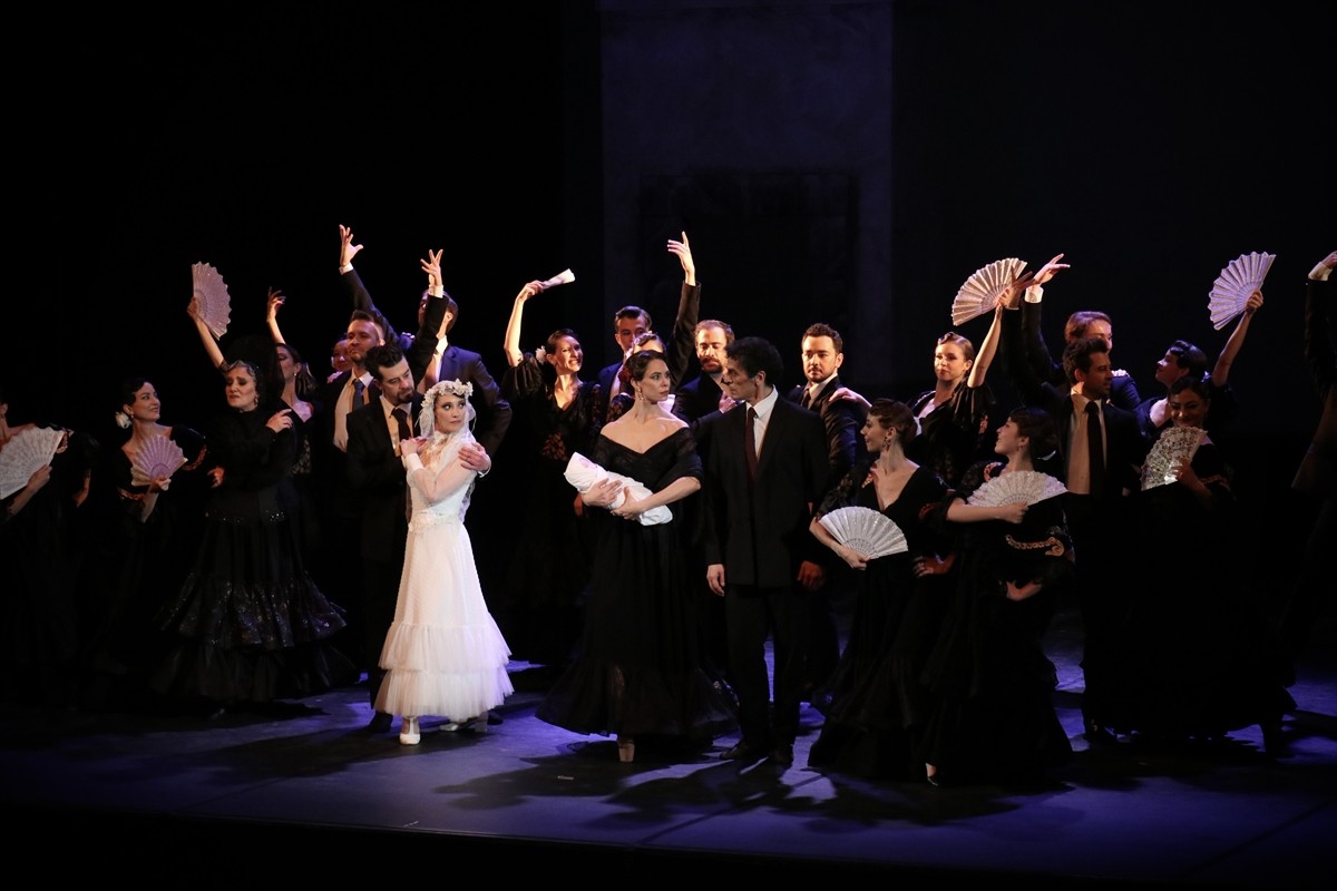 Samsun Devlet Opera ve Balesi (SAMDOB), "Kanlı Düğün" balesinin dünya prömiyerini yaptı. İki...