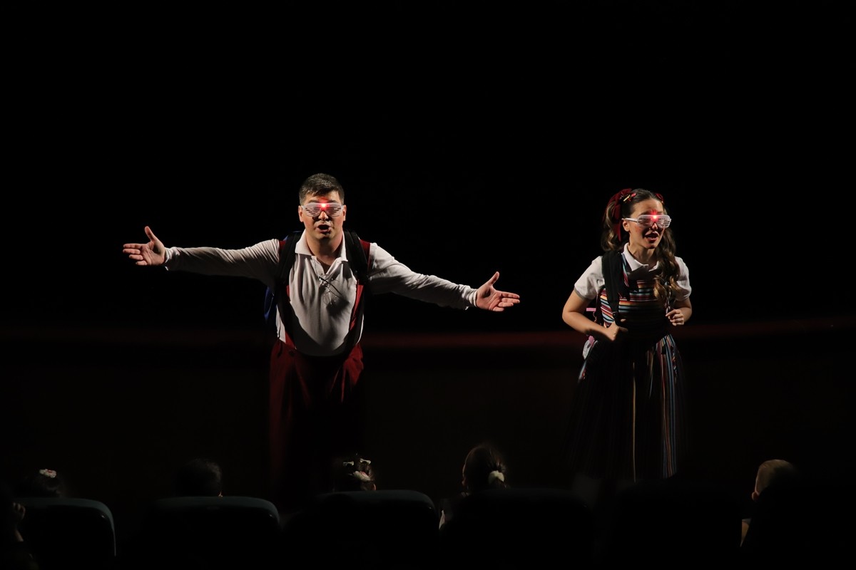 Samsun Devlet Opera ve Balesi (SAMDOB), "Okulumuz Orman" oyununu küçük sanatseverlerle...