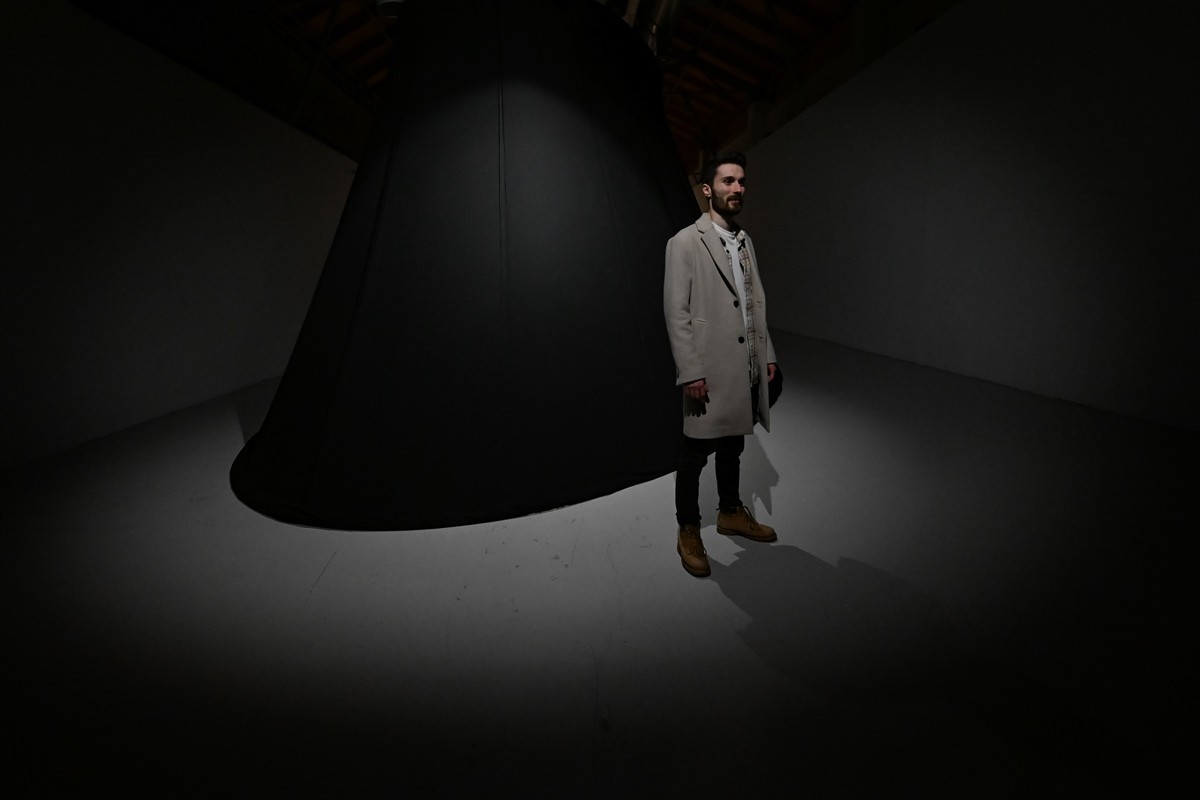 Sanatçı Ahmet Yiğider'in "Karınca Yuvası" sergisi başkentli sanatseverlerle buluştu. CerModern'in...