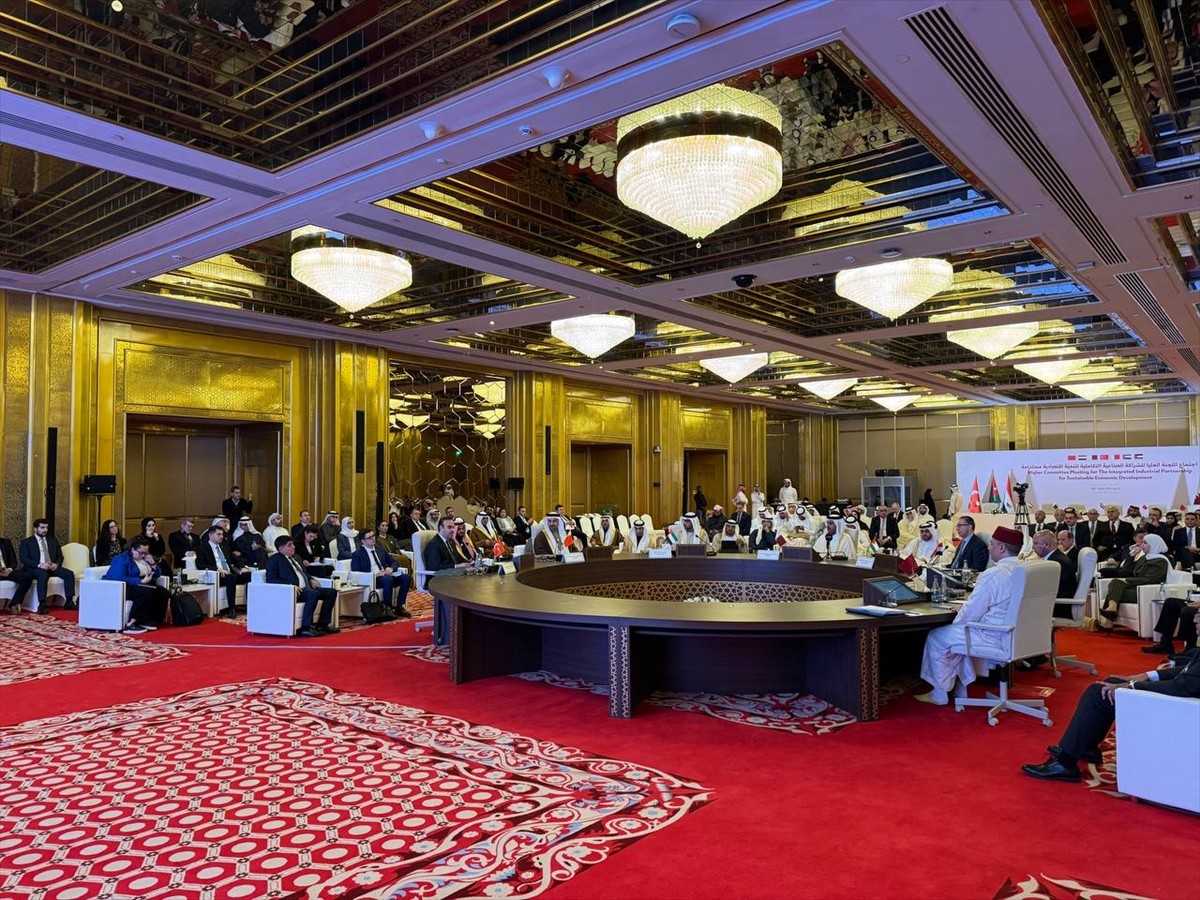 Sanayi ve Teknoloji Bakanı Mehmet Fatih Kacır, Katar'da Sürdürülebilir Ekonomik Kalkınma için...