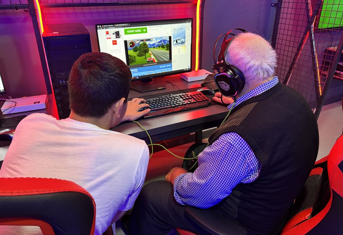 Sinop'ta Huzurevi Yaşlı Bakım ve Rehabilitasyon Merkezinde kalan yaşlılar "Oyunlarla Fizyoterapi...