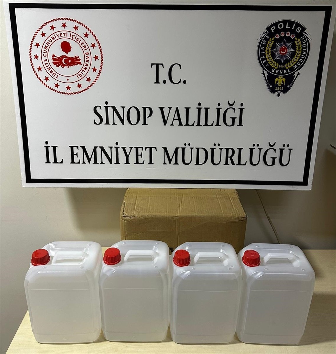 Sinop'un Gerze ilçesinde 20 litre etil alkol ele geçirildi. Operasyonda bir şüpheli gözaltına...