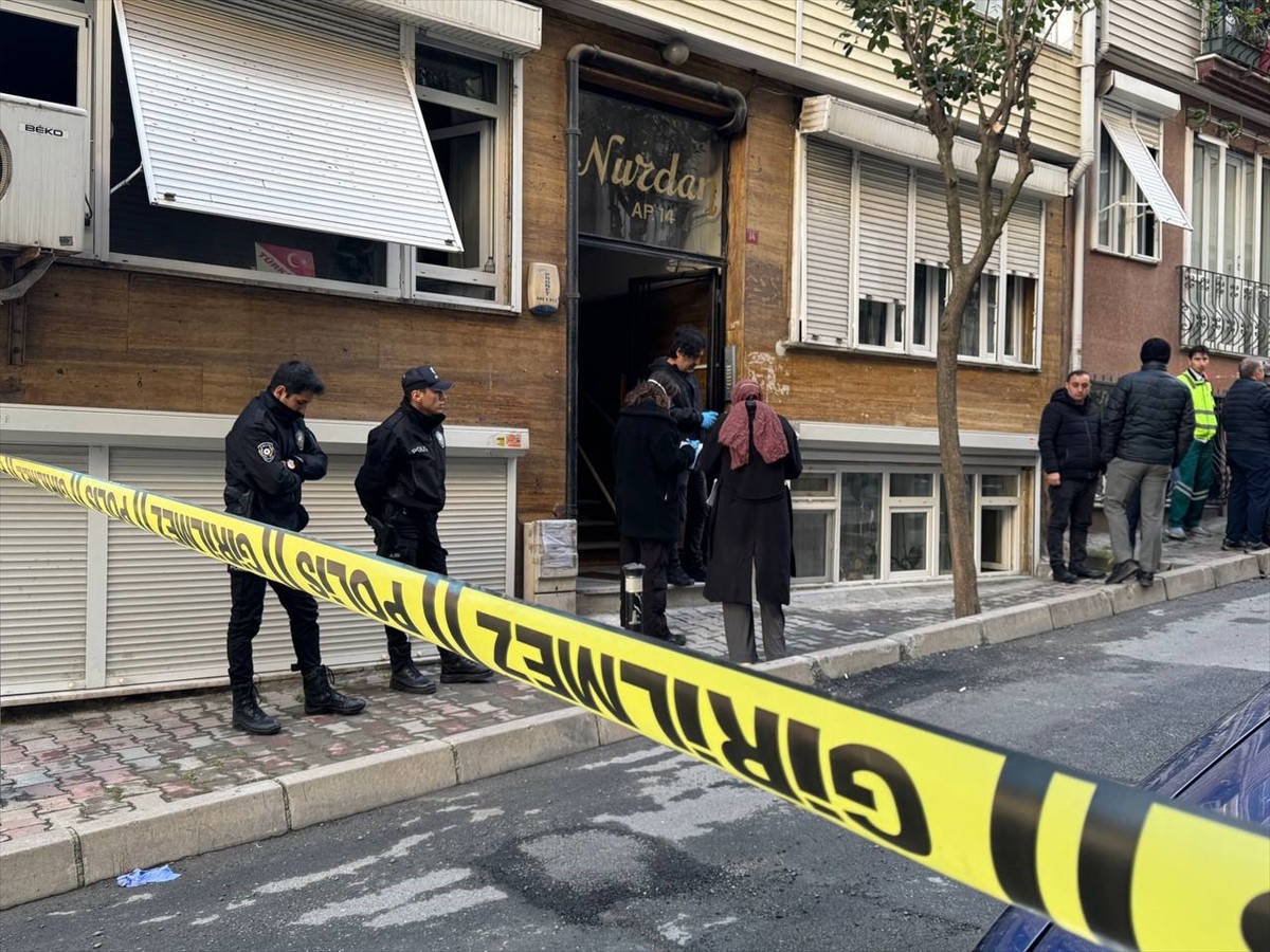 Şişli'de 4 katlı binanın giriş katındaki dairede çıkan yangında 1 kişi hayatını kaybetti. İhbar...