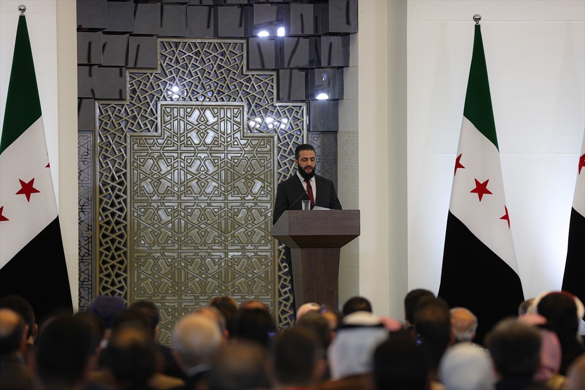 Suriye'nin başkenti Şam'da düzenlenen Ulusal Diyalog Konferansı, 600'den fazla davetlinin...