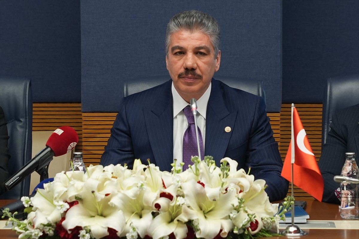 TBMM Adalet Komisyonu Başkanı Cüneyt Yüksel (ortada), İtalya Adalet Bakanı Carlo Nordio ve...